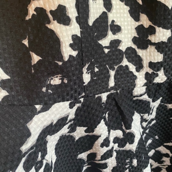 Black white floral dress size 16 Gabby Skye - Picture 3 of 6